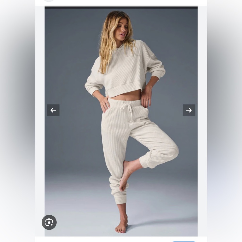 Alo Muse sweatpants in Bone Heather